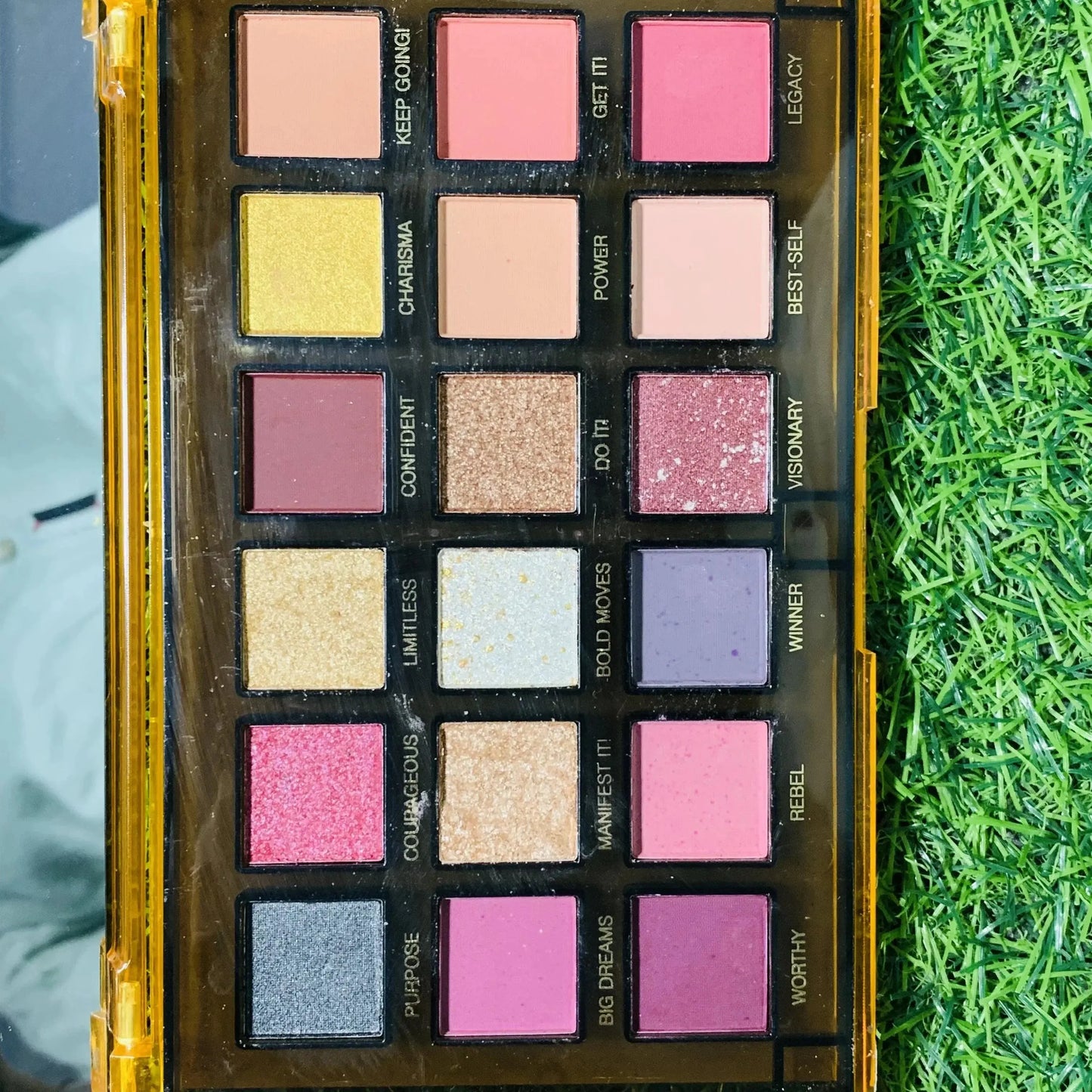 18 Color Huda Beauty Empowered Eye Shadows Palette Huda Beauty